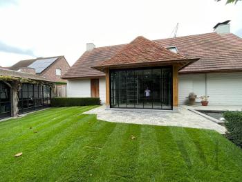 Eiken aanbouw